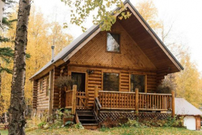 Beautiful Alaskan Log Cabin on Wooded Lot